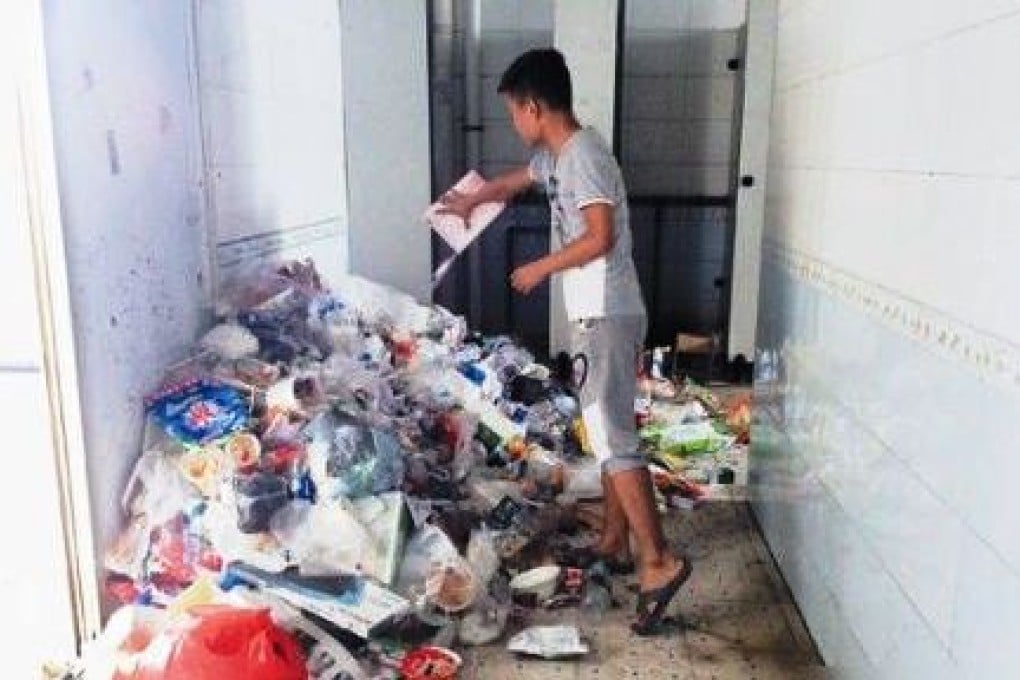 Students of Nanchang University resisted a policy putting them in charge of cleaning duties from September 1. Photo: Weibo