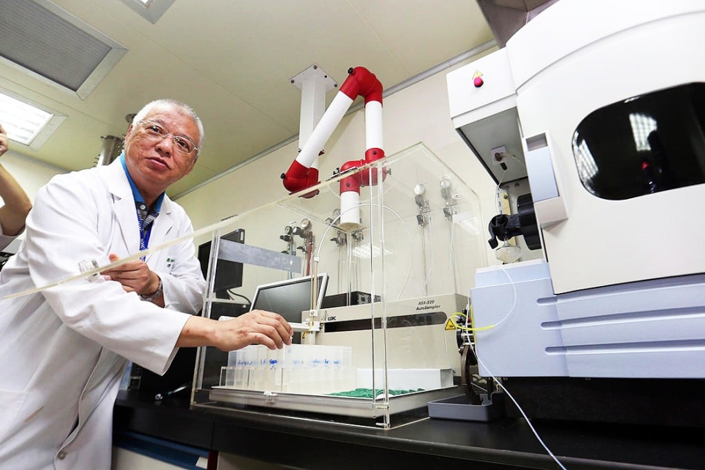 A Food and Drug Administration laboratory worker in Taiwan tests for heavy metals in edible oil. Photo: CNA