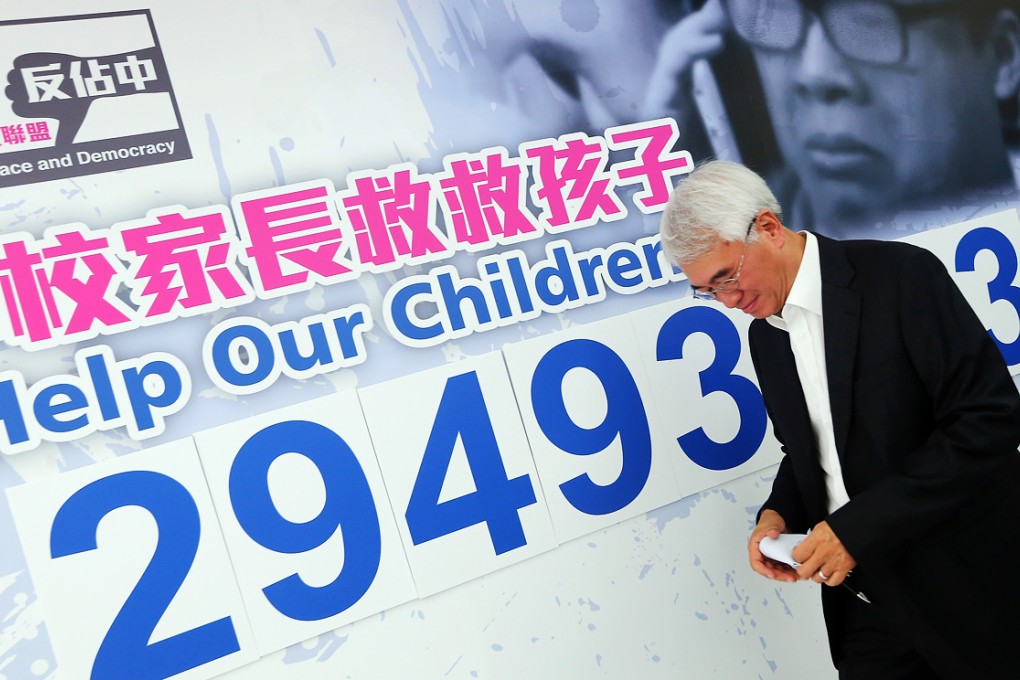 Robert Chow Yung, anti-Occupy Central campaigners set up a hotline (29493193) for the public to inform them about class boycott campaign against the political reform in secondary schools. Photo: David Wong