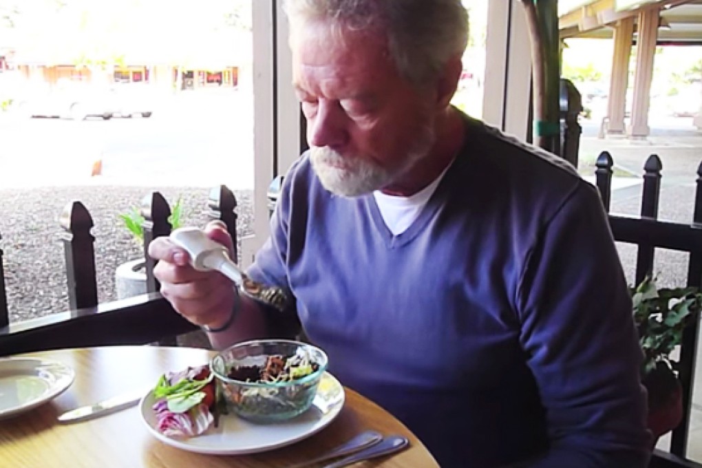 A sensor-packed handle on the spoon, which sells for US$295, detects the hand tremors that afflict people with Parkinson's disease and essential tremor, and uses technology to stabilise itself. Photo: Lift Labs