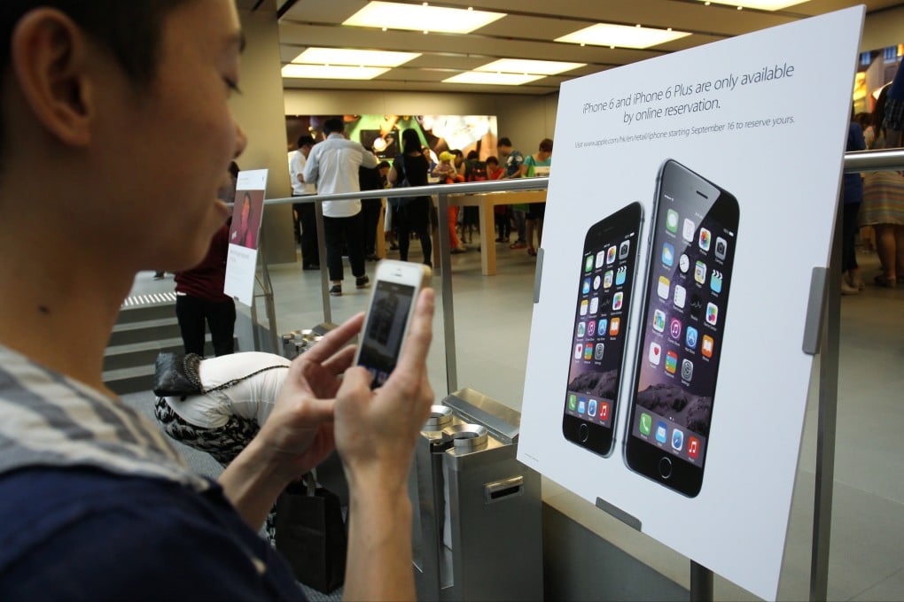 There were winners and losers yesterday as iPhone fans in Hong Kong scrambled to log on to tech giant Apple's website to get their hands on the latest gadgets. Photo: Dickson Lee
