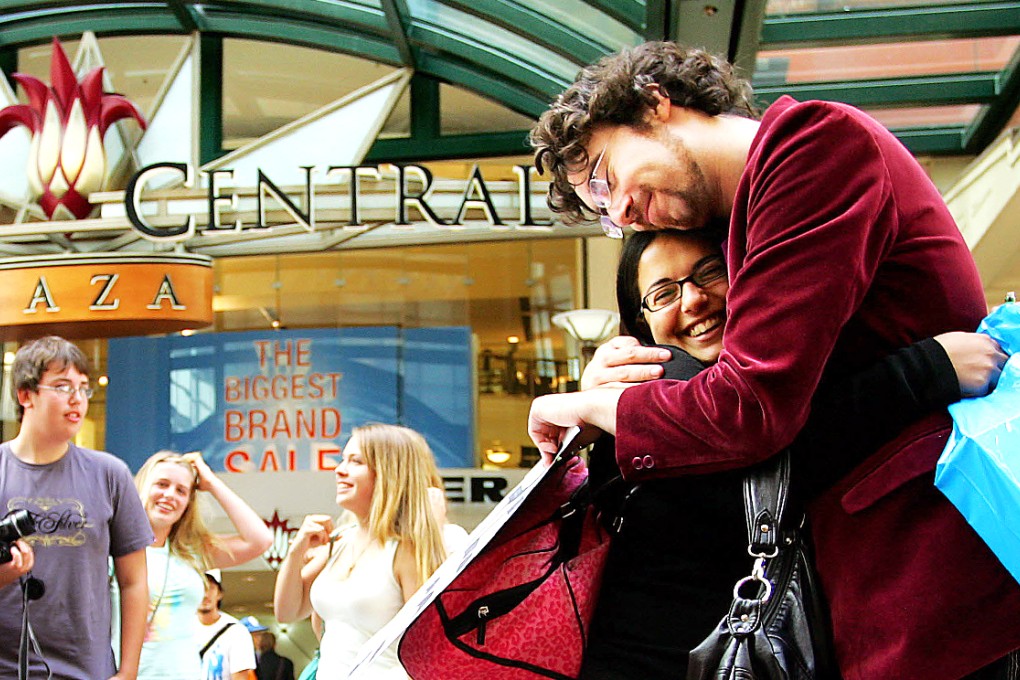 Australian Juan Mann, who came to worldwide attention in 2004 after a YouTube video of him dispensing free hugs in Sydney's central business district, expects to donate one of his kidneys to a stranger next year. Photo: AFP