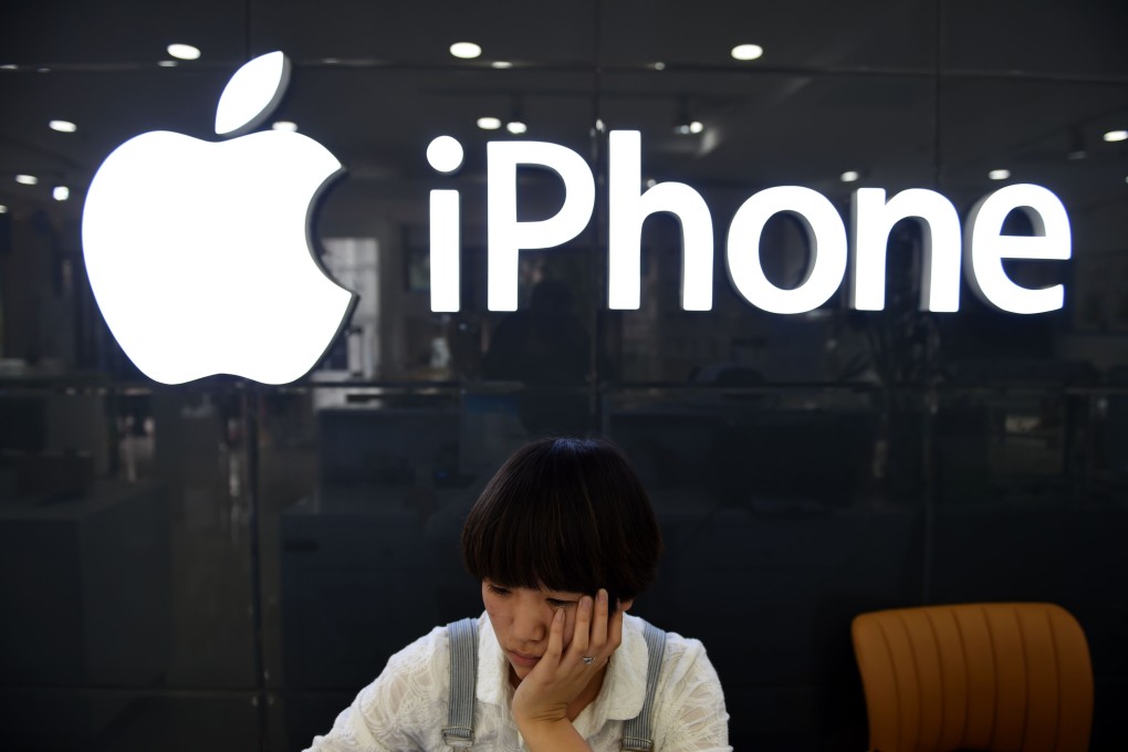 China Mobile will focus on selling cheaper phones, with the world's largest carrier saying it didn't know when Apple's iPhone 6 would be available to its mainland customers. Photo: AFP
