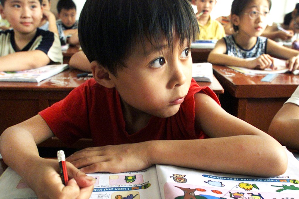 Sun Minyi, nine, attends an English class in Chongming county, north of Shanghai. Photo: Reuters