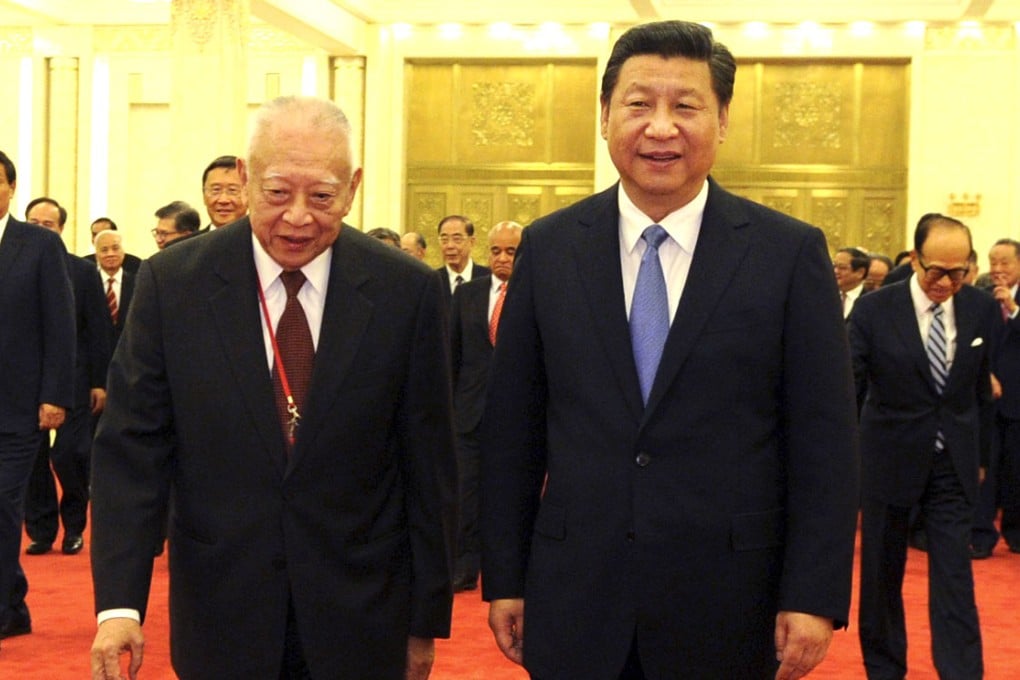 Chinese President Xi Jinping (front right) meets with a delegation of Hong Kong's industrial and business circles headed by Tung Chee-hwa (front left) in Beijing. Photo: Xinhua