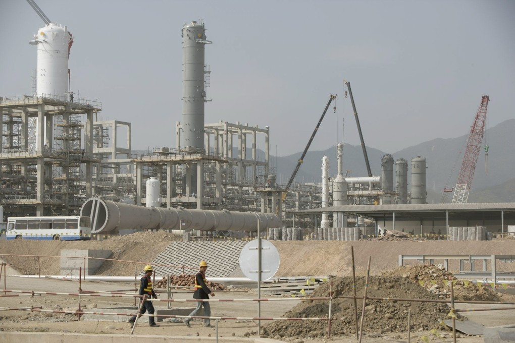 China Petrochemical will be able to list the oilfield services assets, valued at 24 billion yuan (HK$30.3 billion), without going through time-consuming compliance procedures similar to that of an initial public offering. Photo: EPA