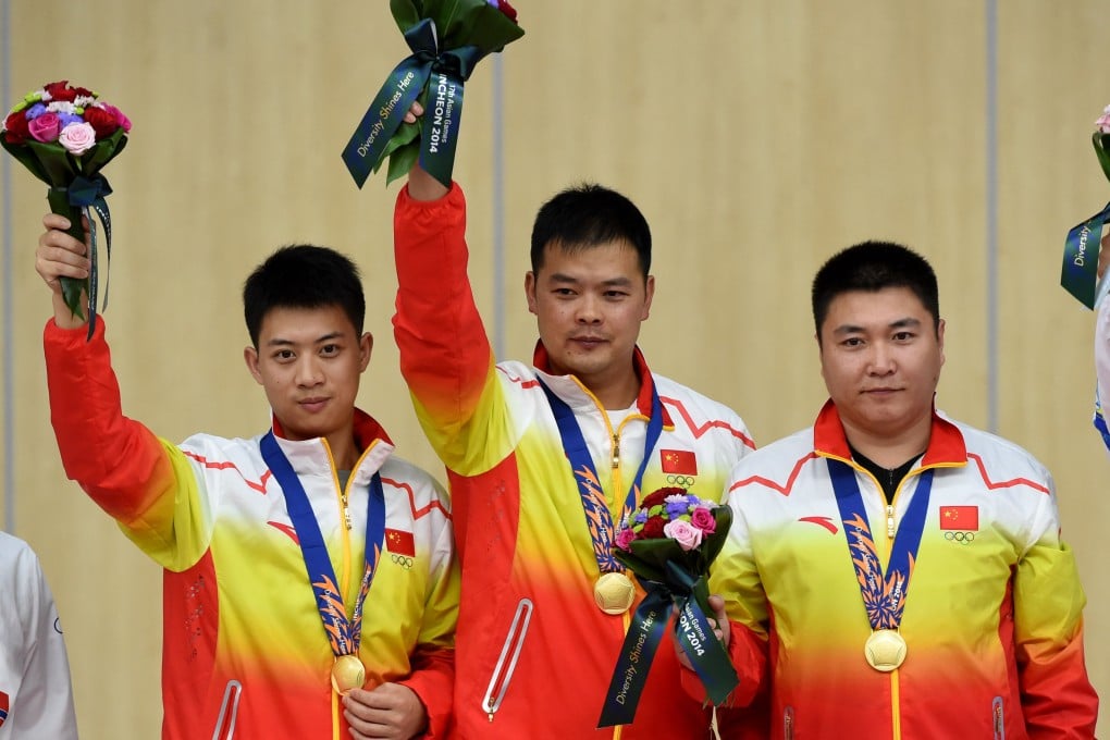 Lan Xing (left), Zhao Shengbo and Liu Gang broke a world record and won gold in the 50m rifle prone men's team finals, scoring 1876 points. Photo: Xinhua