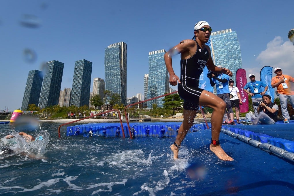 Japan's Yuichi Hosoda competes in the men's triathlon final at the Songdo Central Park venue in Incheon. Photo: AFP