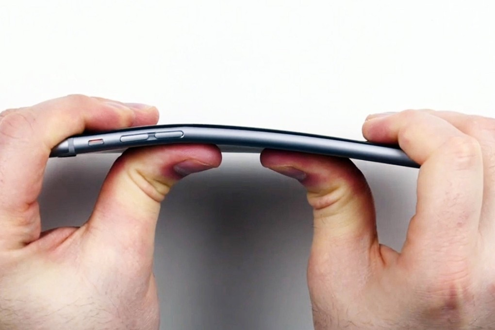 An iPhone 6 succumbs to the "bend test". Photo: SCMP Pictures