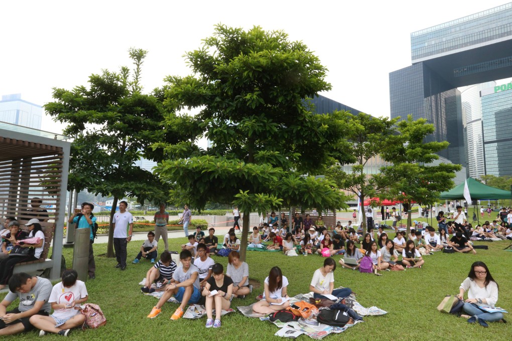 Hundreds of students sit at the open area of Tamar Park as they boycott class. Photo: K. Y. Cheng