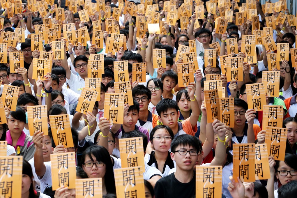 Secondary school students taking part in a class boycott listen to lectures at Tim Mei Avenue. Photo: Felix Wong