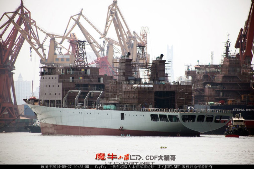 The new ship appears to be different from any other PLA replenishment ship. Photos: cjdby.net
