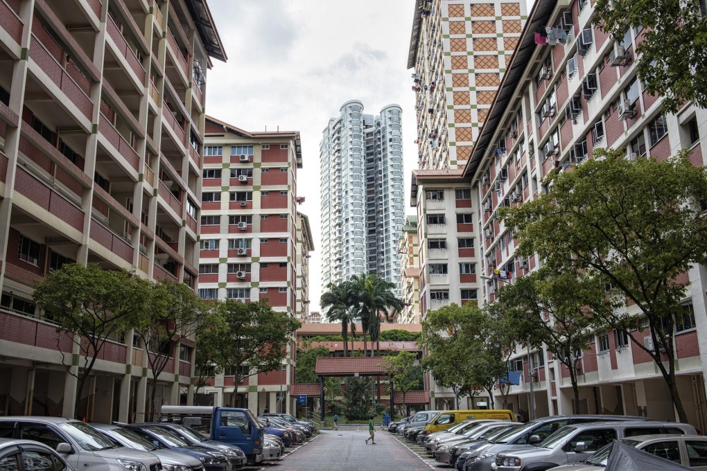 Flat prices fell 0.9 per cent in prime districts in the third quarter after sliding 1.5 per cent in the previous quarter. Photo: Bloomberg