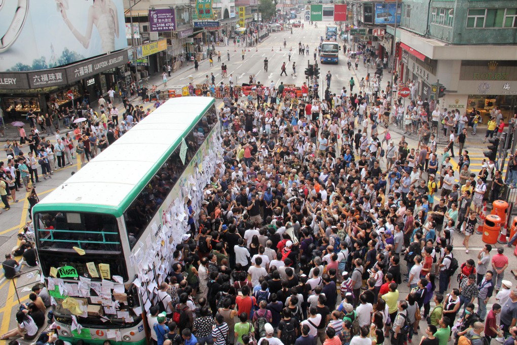 Officers tried but failed to tow away this bus. Photo: SCMP Pictures