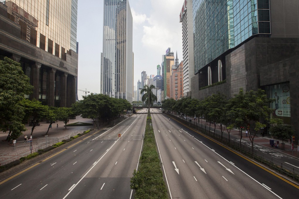 The usually busy Gloucester Road is strangely quiet on day three of the mass civil disobedience campaign Occupy Central. Photo: EPA