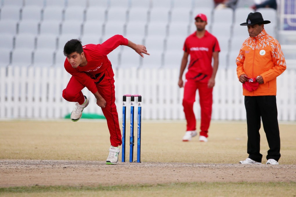 Hong Kong bowler Mohammad Aizaz Khan in action. Photos: Nora Tam