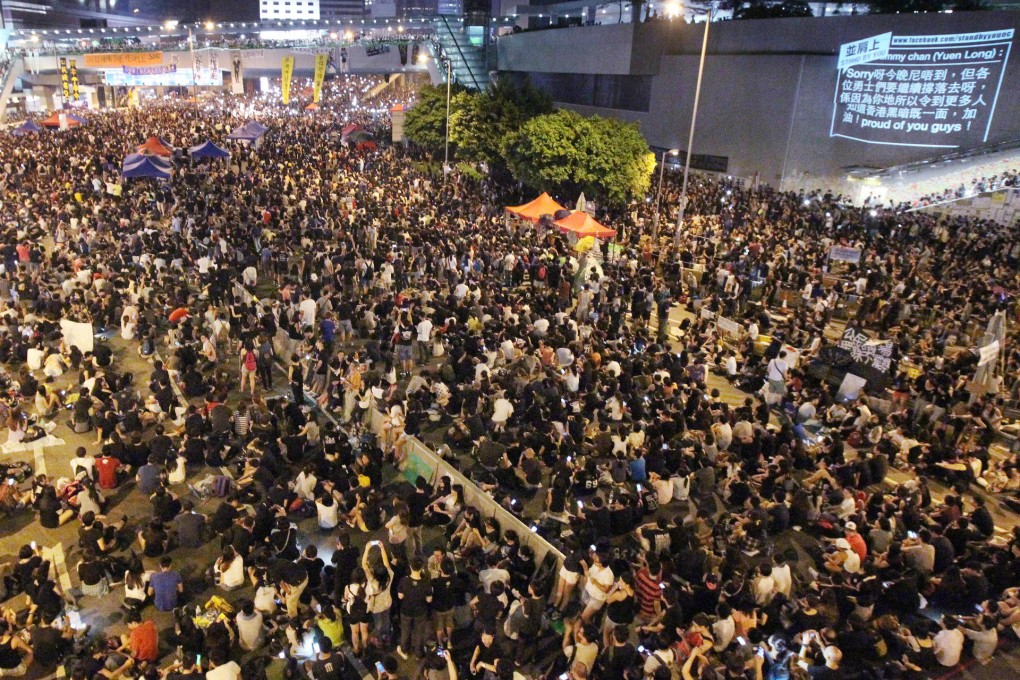 Protesters gather in Admiralty last night, amid warnings they had just hours to avoid tragedy. Photo: Dickson Lee