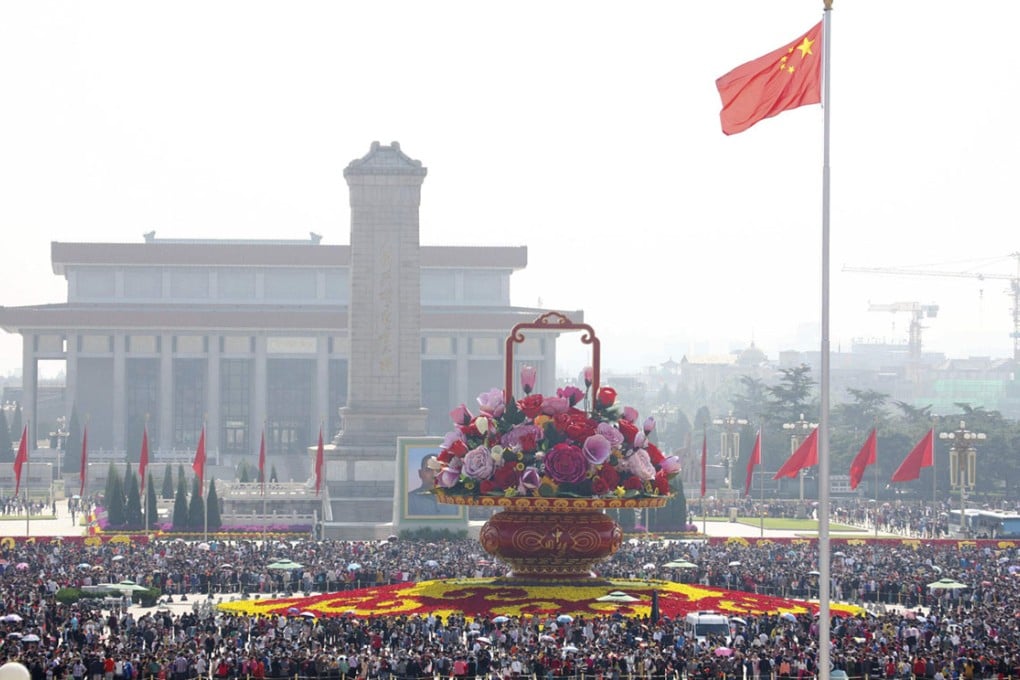 Police have stepped up a crackdown on illegal tour guides around Tiananmen Square.