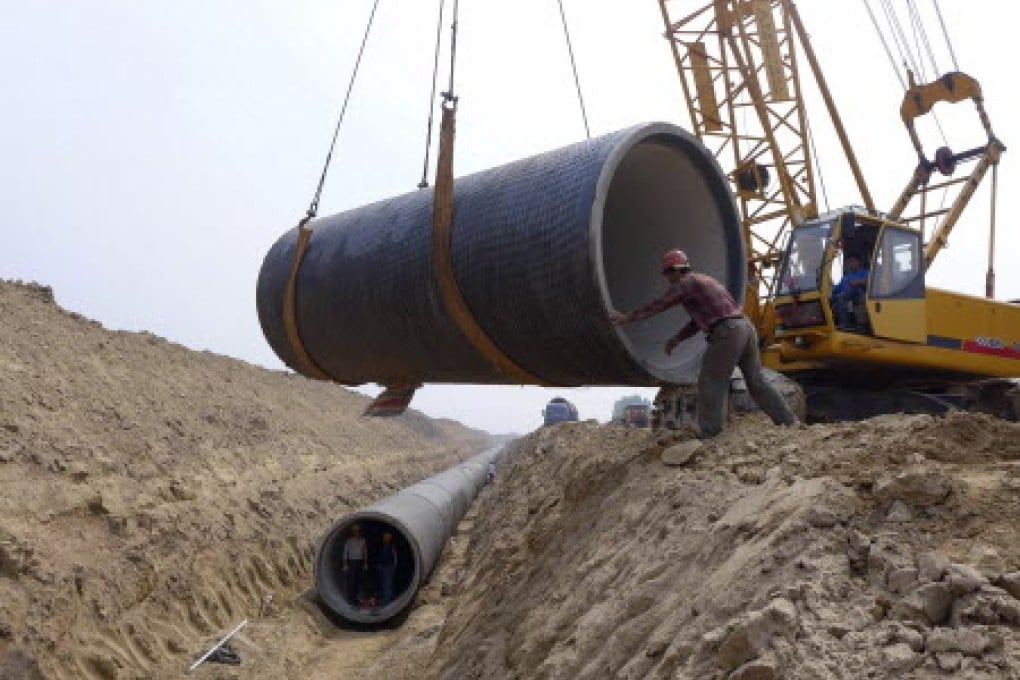 Workers install a pipeline in Cangzhou, Hebei province, as part of the South-North Water Diversion Project, which aims to relieve the country's drought stricken north by diverting water from the wetter southern and central regions. Photo: Reuters/China Daily