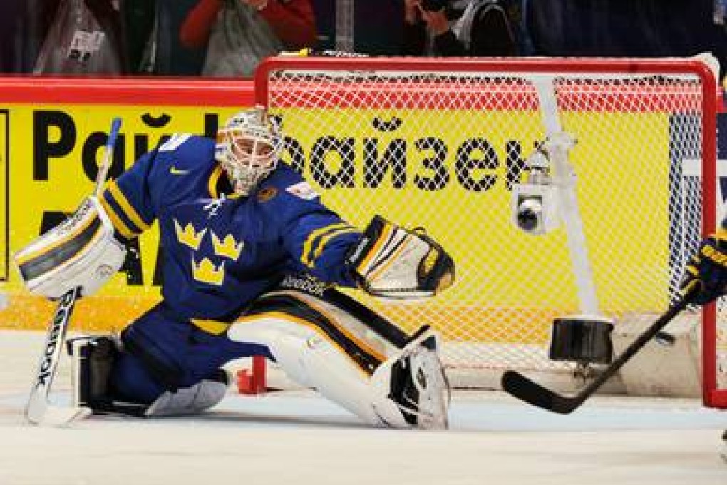 Smaller goalie becoming an endangered species in pro hockey