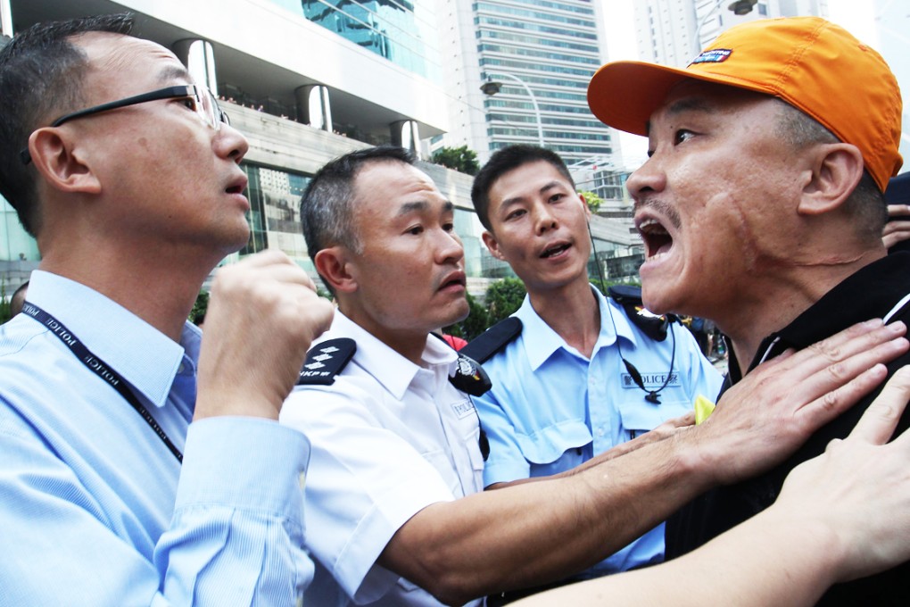 Anti-Occupy protesters clash with police in Admiralty. Photo: Dickson Lee