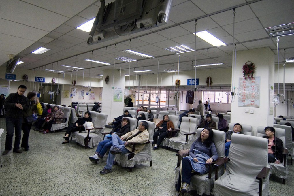 Medical authorities in Bengbu have banned the use of saline drips in outpatient departments at hospitals for people aged 16 to 60 unless there is a clear need for the treatment.