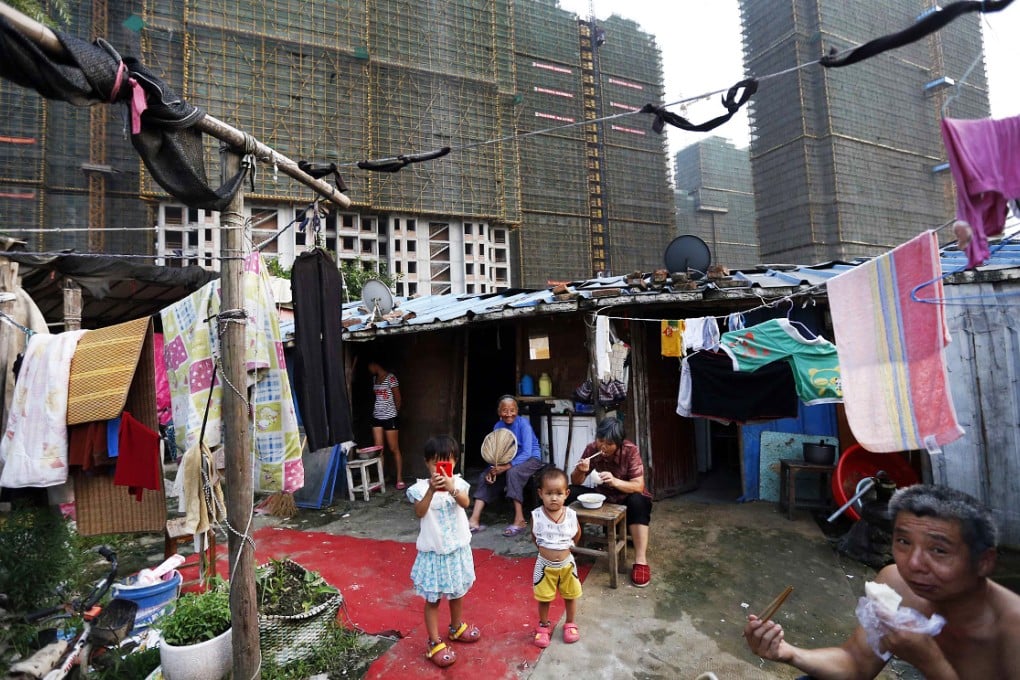 A migrant family have dinner at their makeshift shelters next to a construction site of new buildings in Zhejiang province. Photo: Reuters