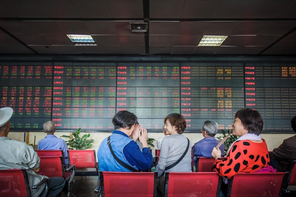 Investors check their stocks in Hefei. Trading is expected to get busier when the Hong Kong-Shanghai stock scheme starts. Photo: Xinhua