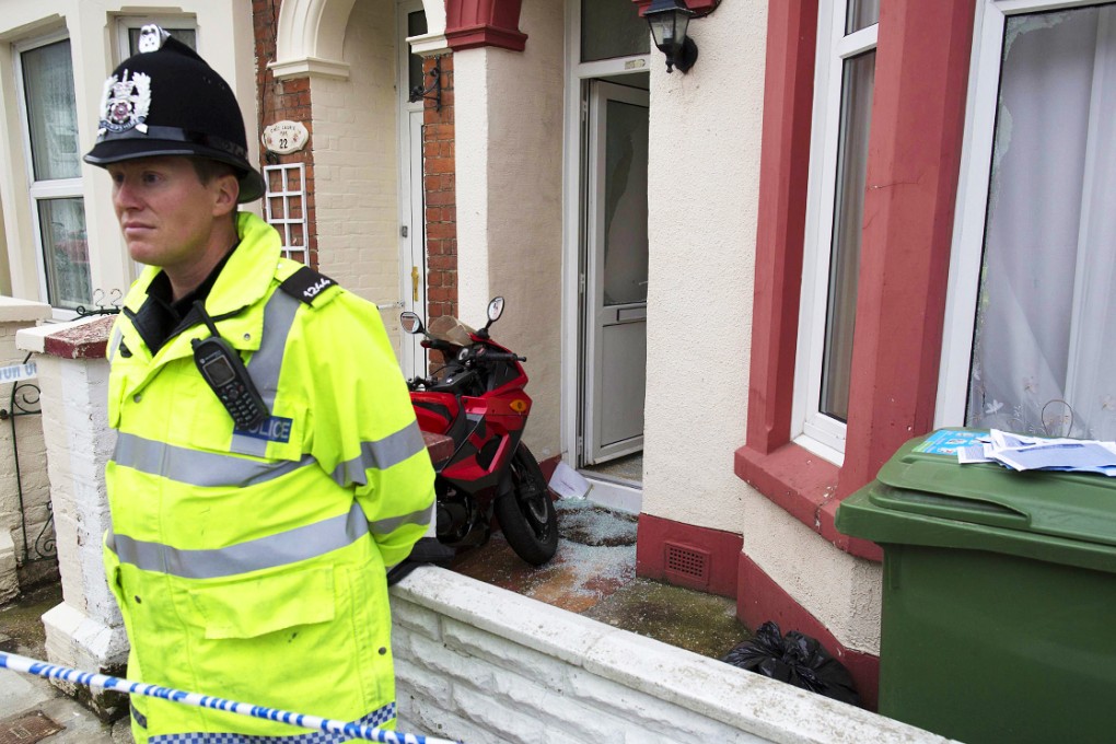 A police officer stands outside a house in Portsmouth, southern England. British police arrested three men and three women on Tuesday in a counter-terrorism operation linked to the civil war in Syria. Photo: Reuters