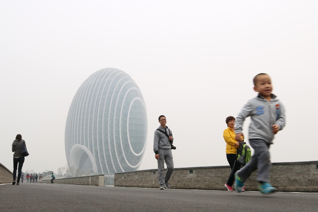 Smog hangs over the Sunrise Kempinski Hotel Beijing, one of the main venues for the Apec meeting. Photo: SCMP Pictures