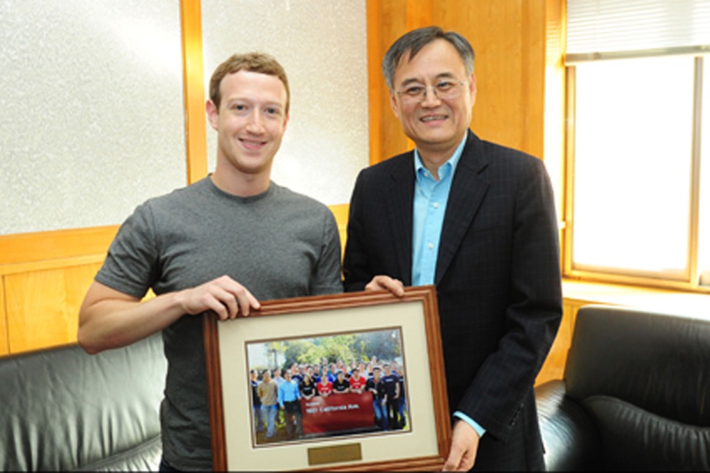 Facebook's Mark Zuckerberg (left) receiving a gift from Qian Ying, dean of Tsinghua University School of Economics and Management as Mark was named to the school's advisory board in Beijing. Photo: AFP