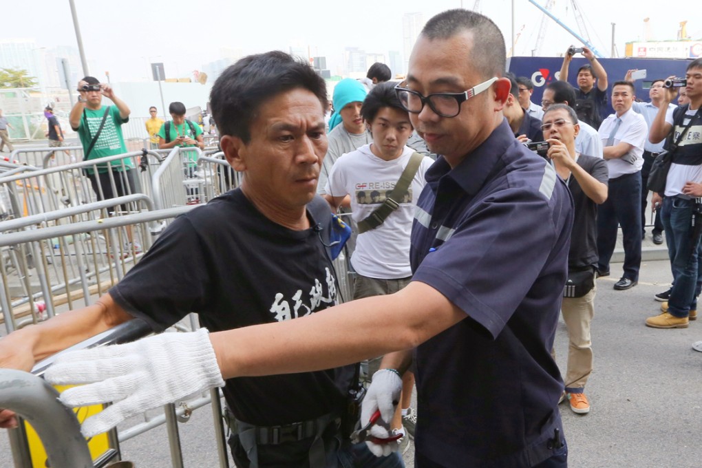 A security guard at Citic Tower and protesters argue last week. Photo: Sam Tsang