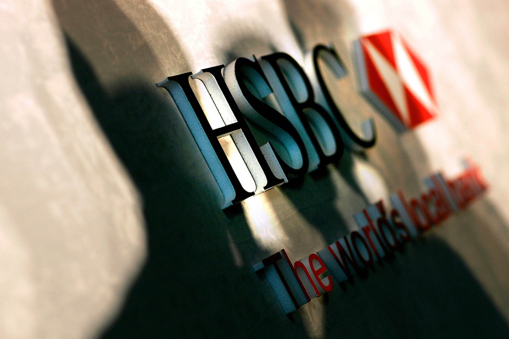 India's government has handed over the names of more than 600 Indians with foreign HSBC bank accounts to the Supreme Court after public outrage over rampant tax evasion.