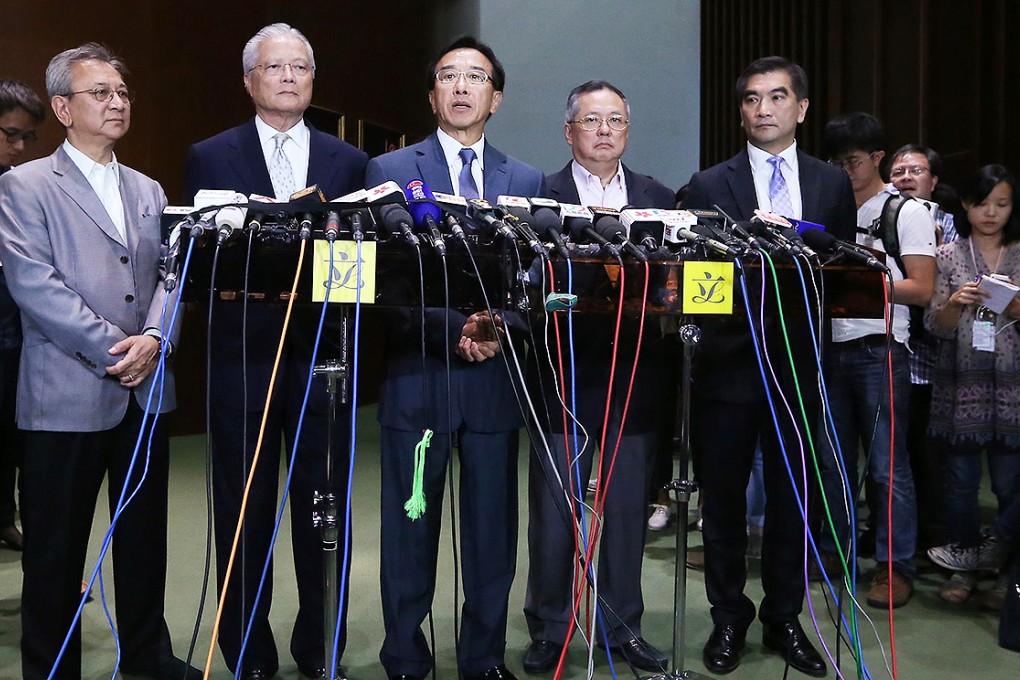 James Tien (centre) announces his resignation as Liberal Party leader flanked by lawmakers (from left) Frankie Yick Chi-ming, Vincent Fang Kang, Tommy Cheung Yu-yan and Chung Kwok-pan. Photo: Sam Tsang