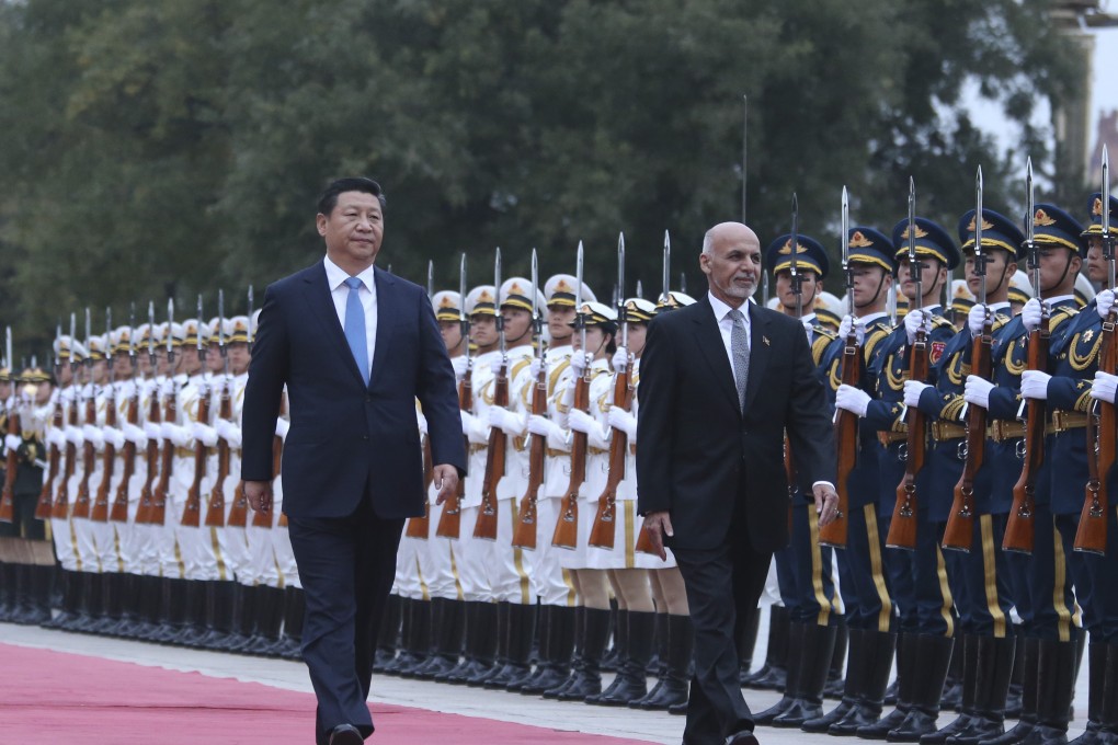 Chinese President Xi Jinping (left) and Afghan President Ashraf Ghani inspect the guard of honor during a welcoming ceremony. Photo: Xinhua