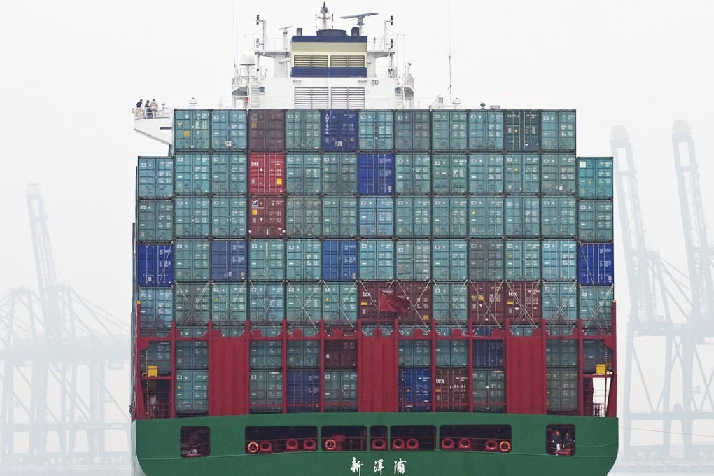 Seven of the world's 10 biggest ports are in China, and one container ship can emit as much pollution as 500,000 trucks. Photo: AP