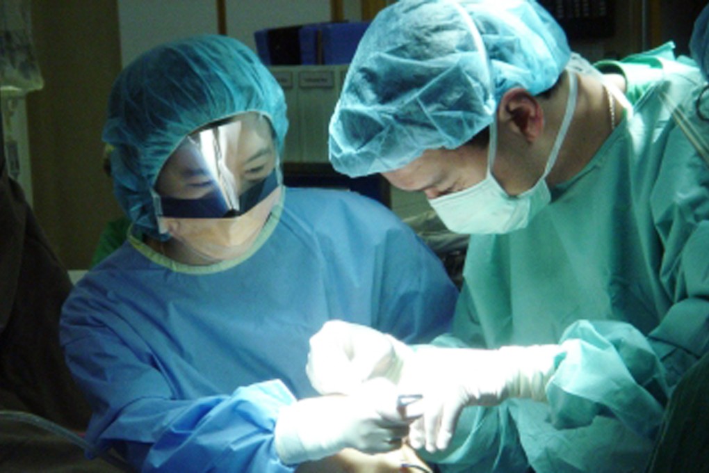 The Medical Association has proposed that overseas doctors' internship training be shortened from a year to six months, as a way to ease a manpower shortage in public hospitals.