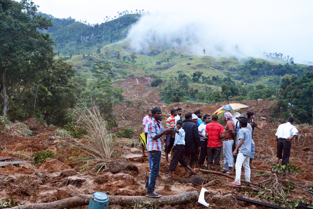 Villagers at the site of a landslide caused by heavy monsoon rains in Koslanda village in the Badulla district. Up to 300 people are feared buried alive. Photo: AFP