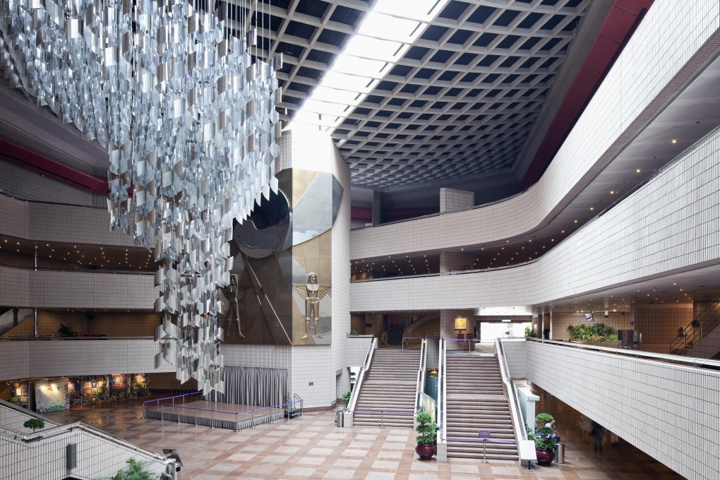 The lobby with its grand chandelier. Photos: Corbis, Paul Yeung, Ringo Chan