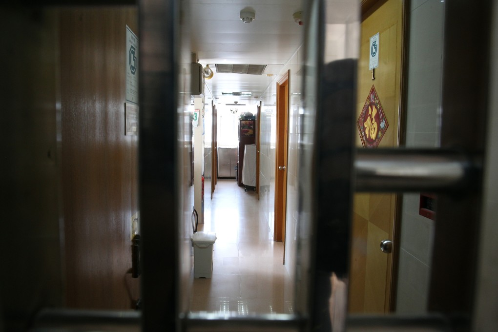 Loose regulation in the cyberworld means publicity and advertisements, in particular for lodgings, can sometimes be exaggerated or misleading.