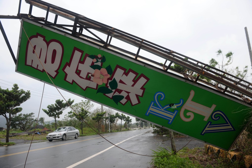 Officials in Lanzhou say that about 60 road signs are destroyed every month, costing the city up to 700,000 yuan a year in repairs and replacements, the Lanzhou Morning Post reports. Photo: Xinhua