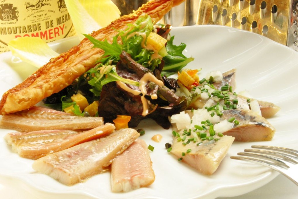 Eel shrimp herring is directly imported from the Netherlands.