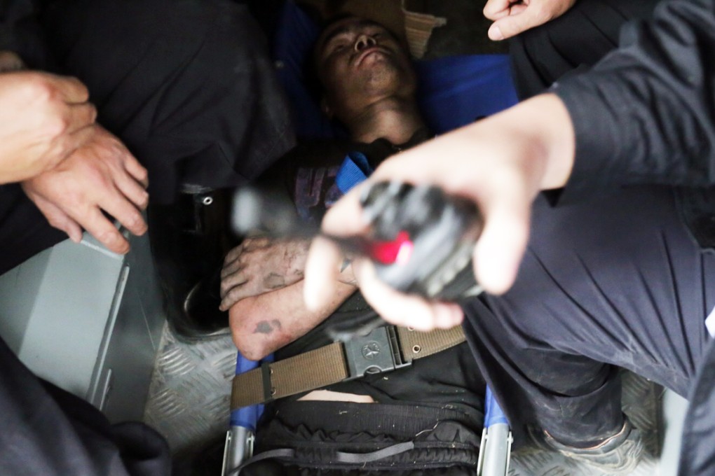 Li Mengjun (centre) was seized about a kilometre away from the jail yesterday afternoon. Photo: Xinhua