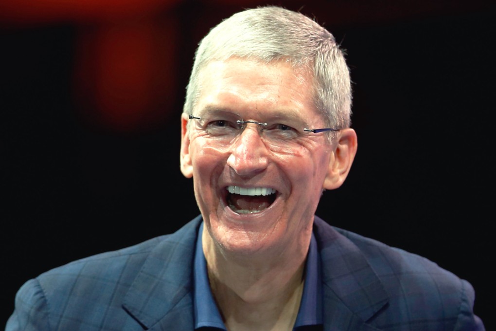 Apple CEO Tim Cook draws praise from a wide range of tech executives following his disclosure that he is gay.