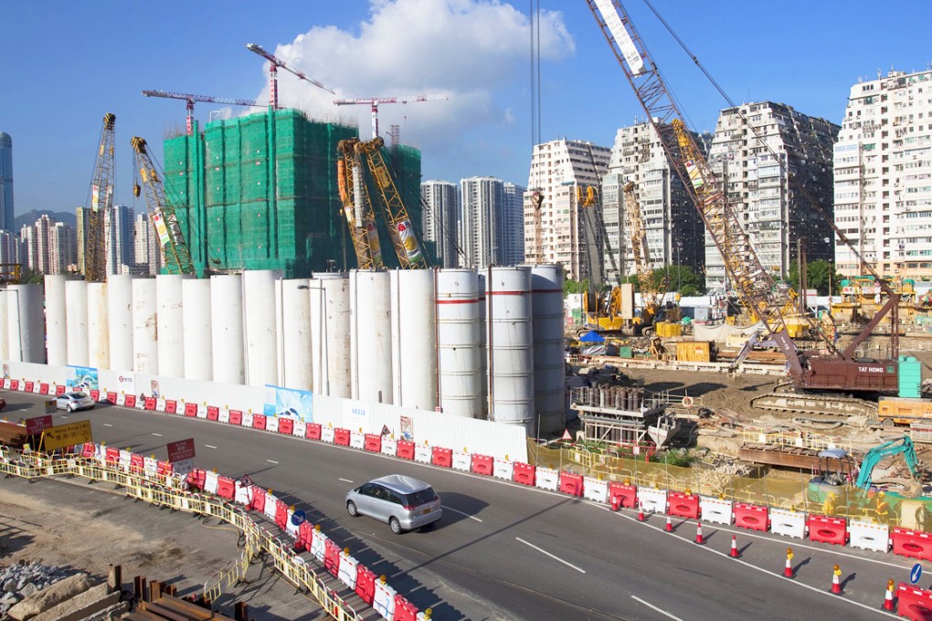 Experts are not so optimistic on MTR's claims that the project can be finished by 2017 and that the cost will be no more than HK$71.5 billion. Photo: Bloomberg