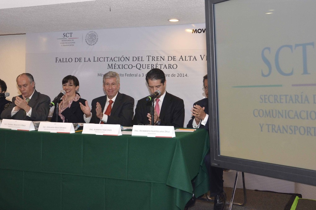The Mexican director of rail transport Pablo Suarez Coello (second left) attends a press conference in Mexico City. A Chinese-led consortium has won the bid to build Mexico's first high-speed train project.