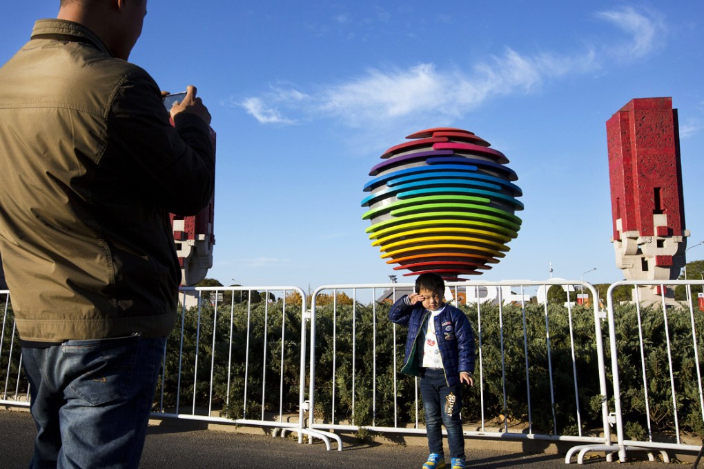 People enjoy the blue skies in the capital on Thursday ahead of the Apec summit. Photo: AP
