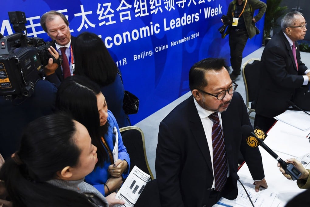 Eduardo Pedrosa (centre), Pecc secretary general, speaks to the press after launching the report in Beijing. Photo: Xinhua