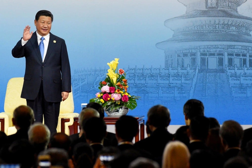 President Xi Jinping greets business representatives at the Apec CEO summit in Beijing. Leaders start their meeting today. Photo: Xinhua
