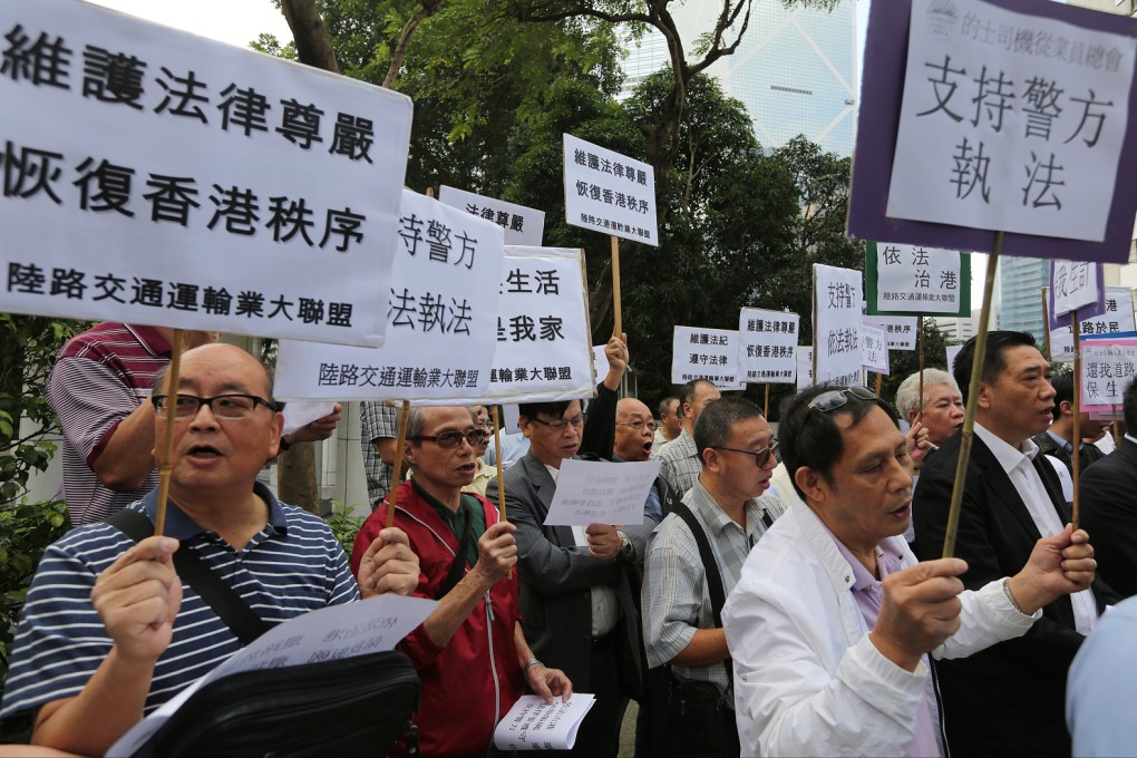 Anti-Occupy Central groups protest outside the High Court as injunctions against Admiralty and Mong Kok occupiers were extended on Monday. Photo: Sam Tsang
